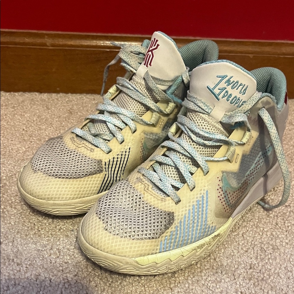 Nike Kids Sneakers - Kyrie Irving